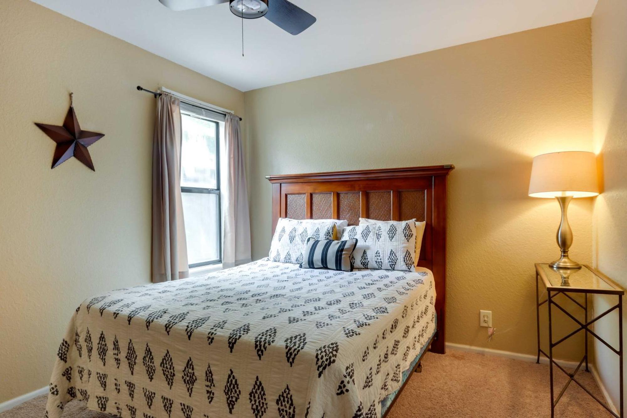 Lakefront Osage Beach Condo With Community Pool Bagian luar foto