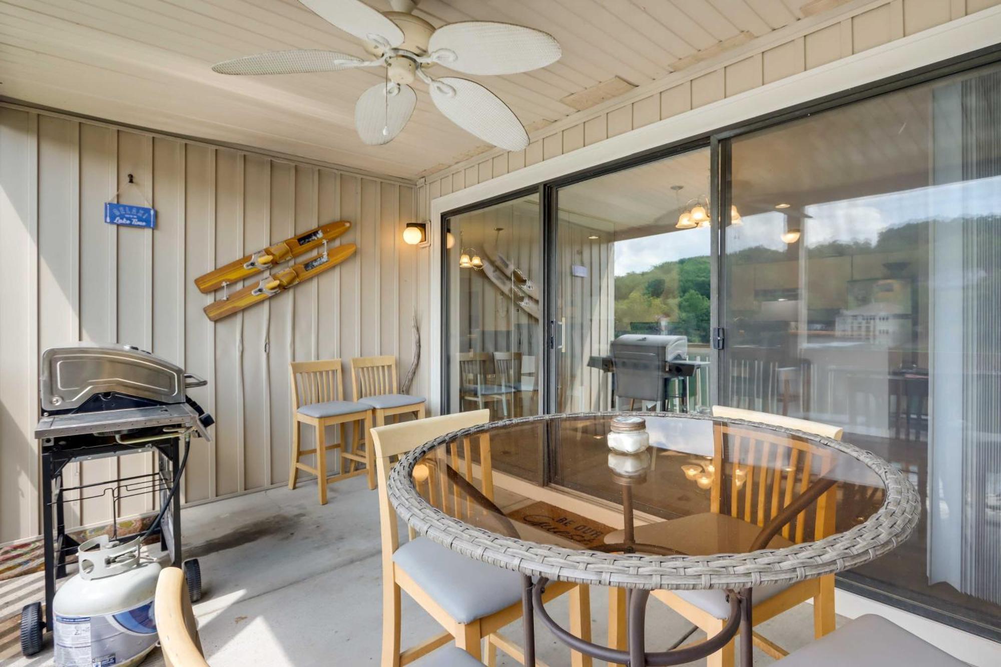 Lakefront Osage Beach Condo With Community Pool Bagian luar foto