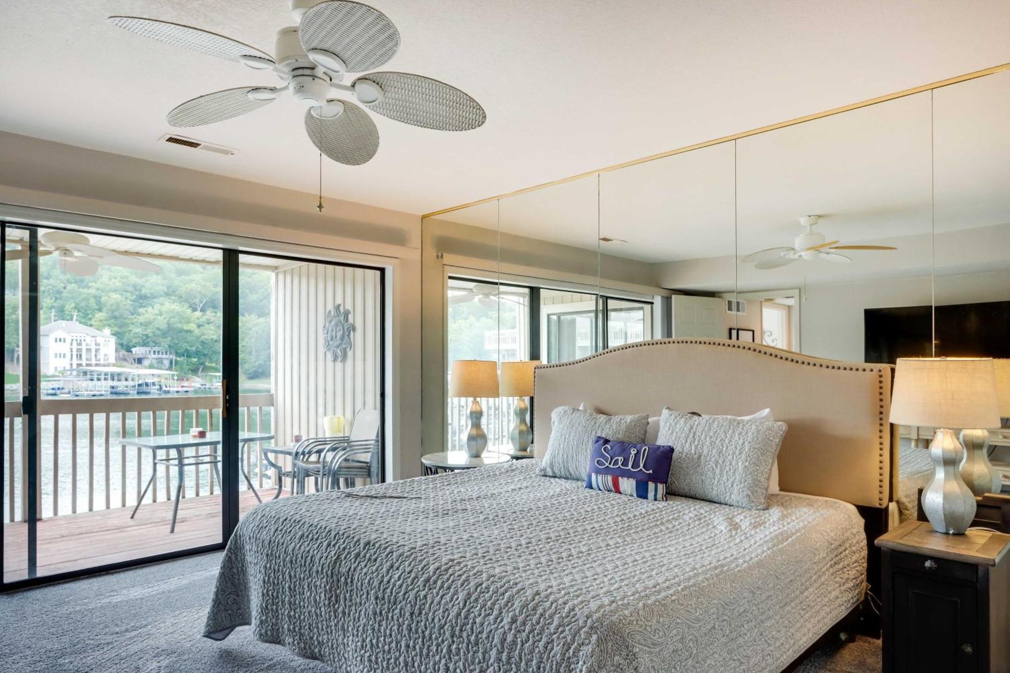 Lakefront Osage Beach Condo With Community Pool Bagian luar foto