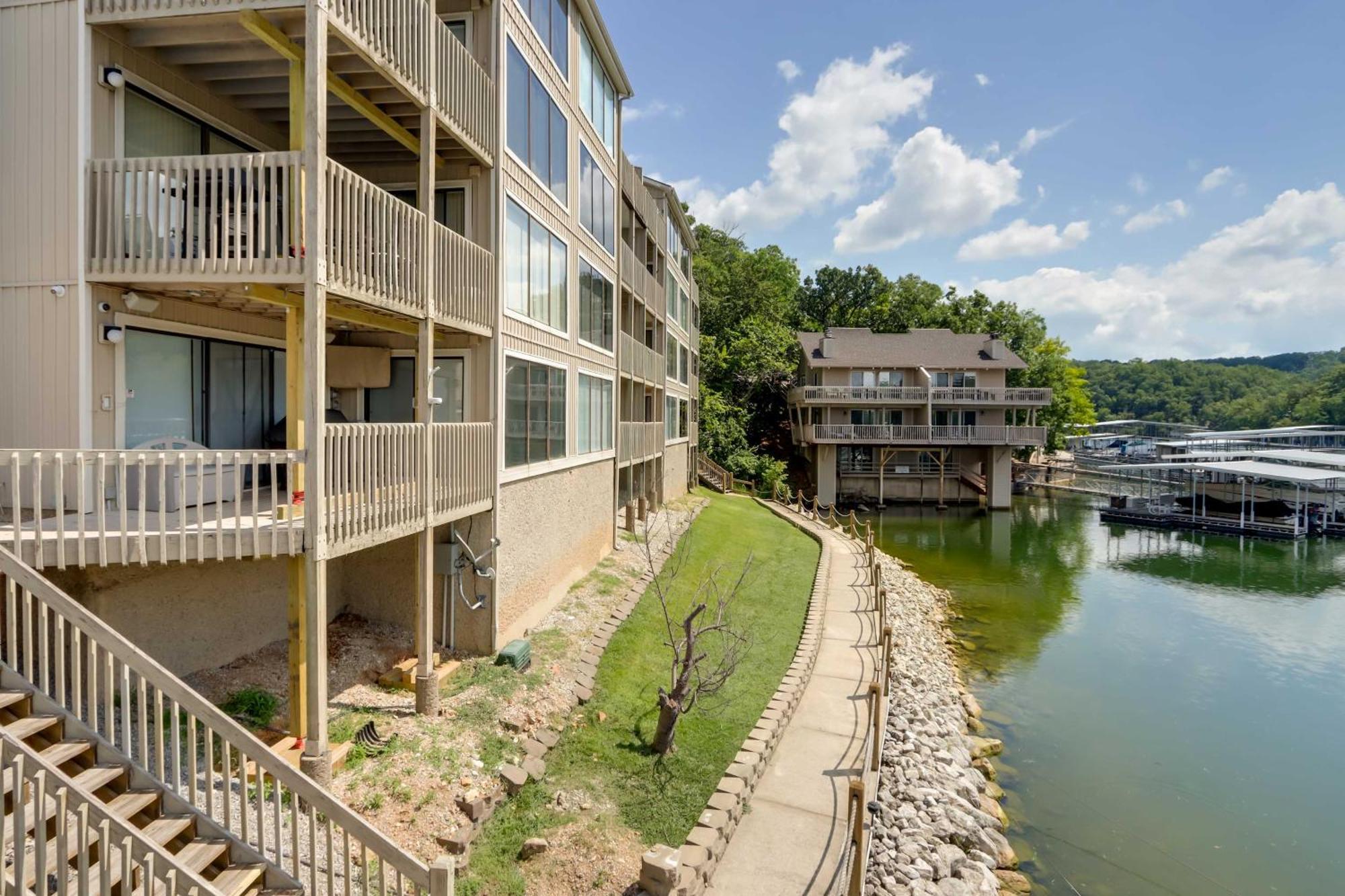 Lakefront Osage Beach Condo With Community Pool Bagian luar foto